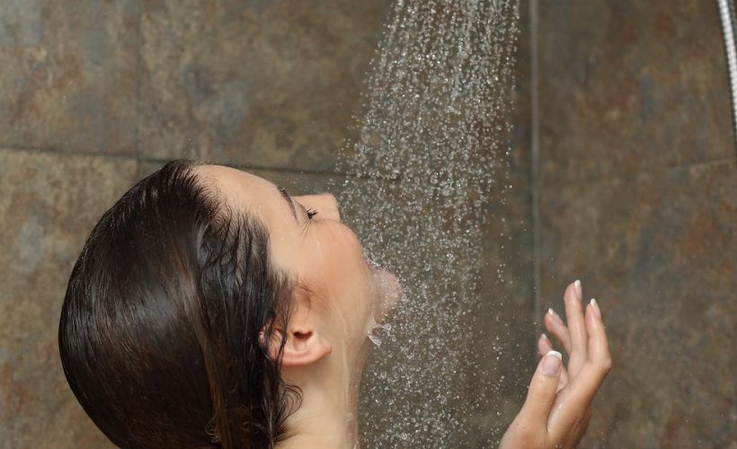 beneficios de tomar una ducha